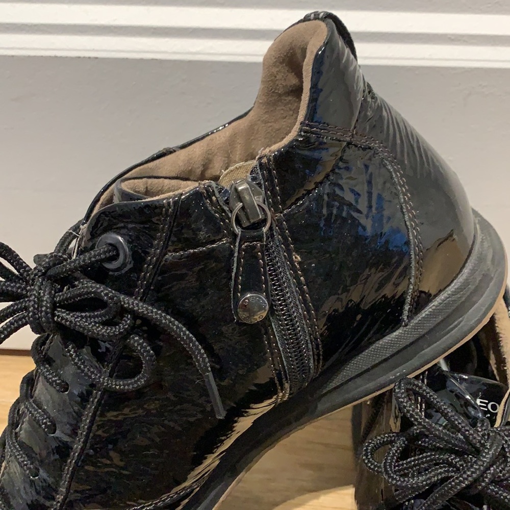 Sneakers - Picture 2 of 7